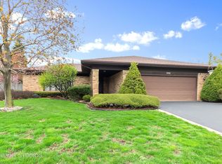 525 Kirkwood Cv, Burr Ridge, IL 60527