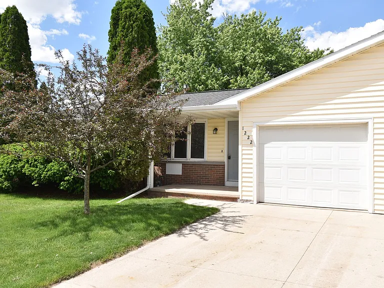 1222 W Weiland Ln — Photo 1