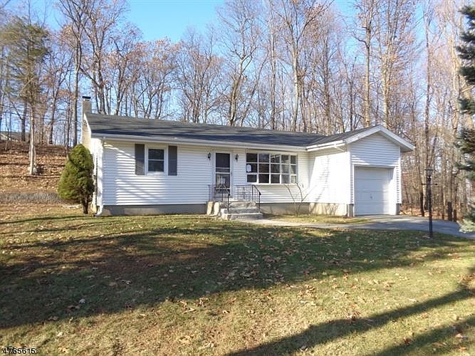 1st image of 11 Esther Dr