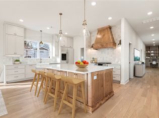 833 SE 5th St, Bentonville, AR 72712