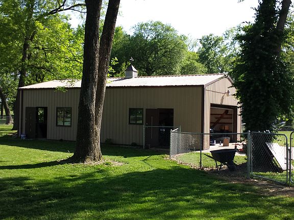 4th image of 71 Rebecca Dr