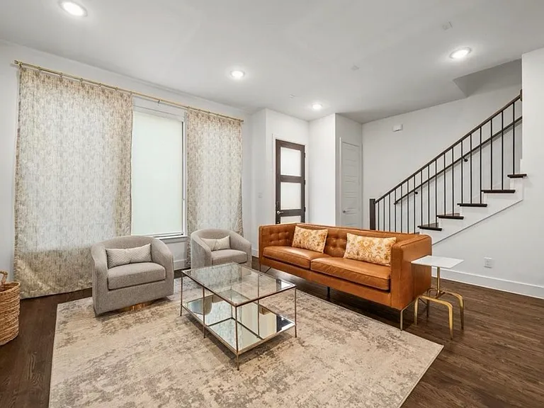 8045 Cornelius Dr — Photo 2