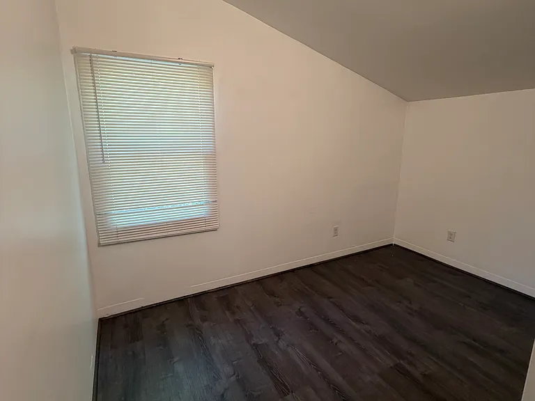 208 S Main St #B — Photo 6