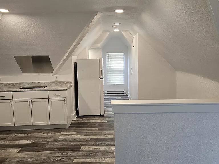 1564 E 82nd St #3 — Photo 6