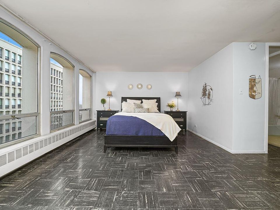 1st image of 1440 E 55th Pl #621S