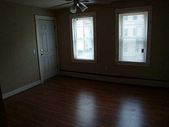 5th image of 141 Sayles Ave