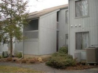 9107 S Pointe Ridge Ln, Bloomington, IN 47401