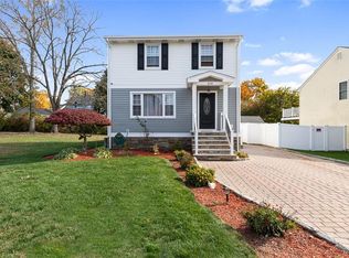 418 Dover Ave, Riverside, RI 02915