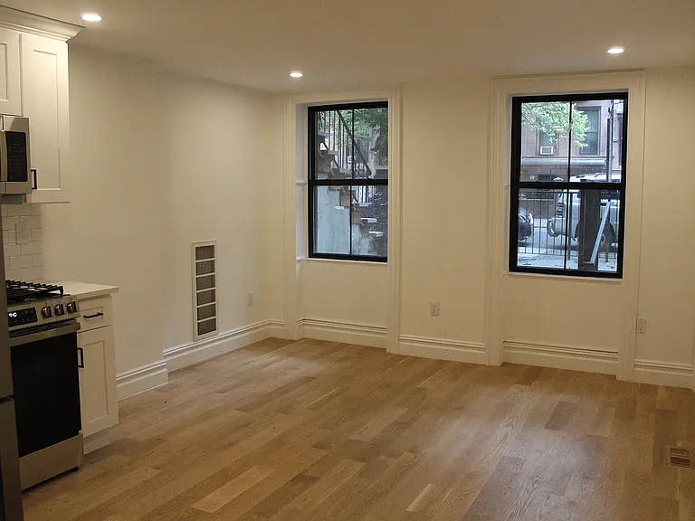 346 Halsey St #1 — Photo 2