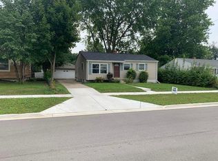 826 Westwood Dr, Fenton, MI 48430