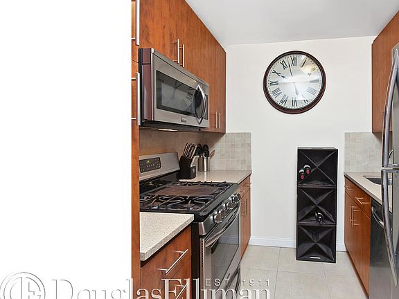 3rd image of 201 E 28th St #19G