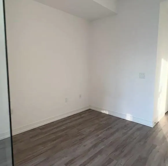 75 Shuter St #2015 — Photo 4