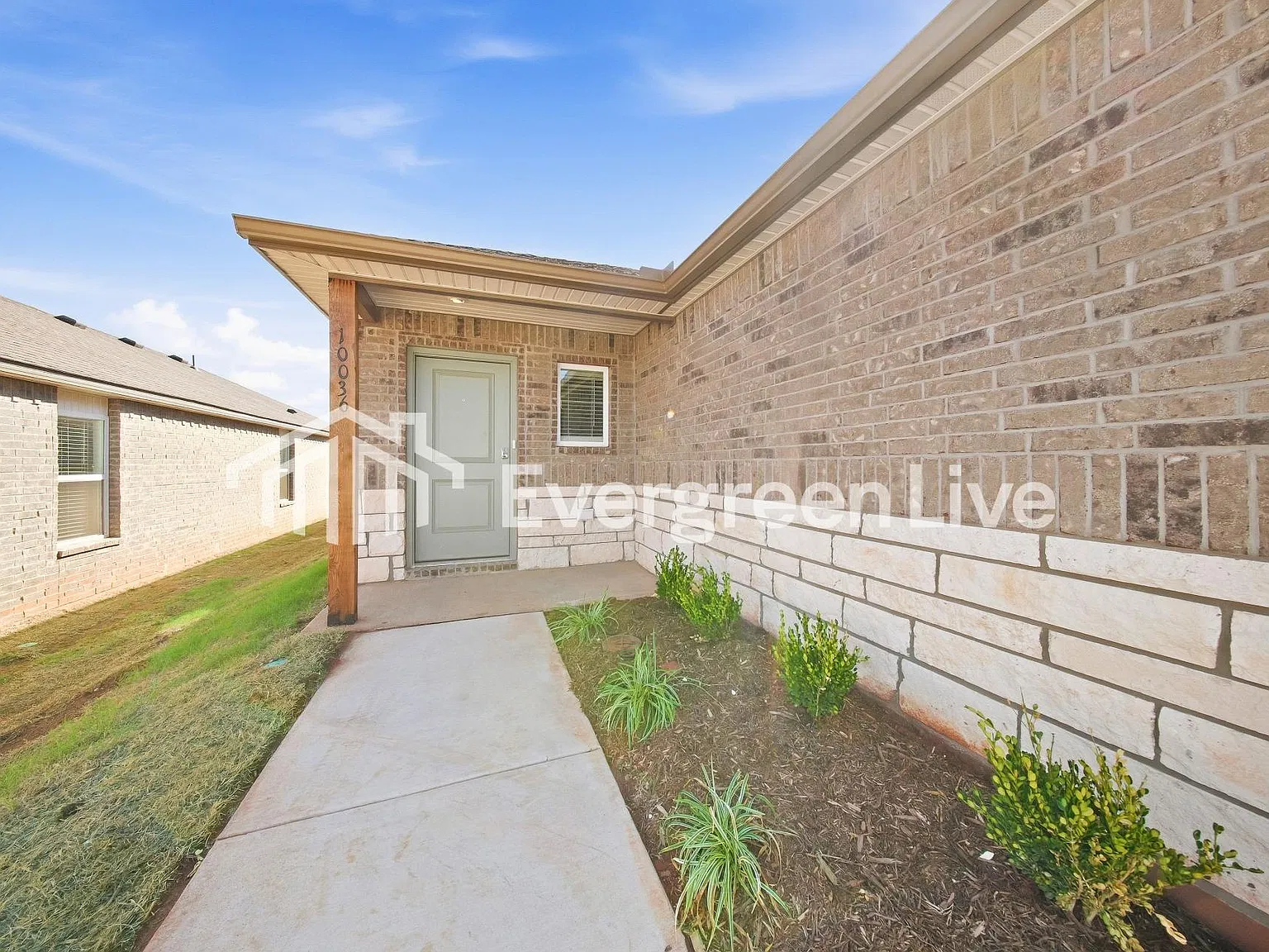 3 bed, 2.0 bath, 1373 sqft, $1,375 — Photo 2