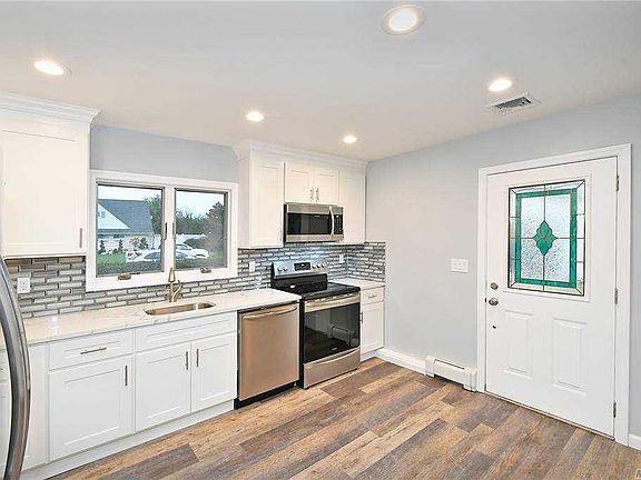 4th image of 39 Greenvale Ln