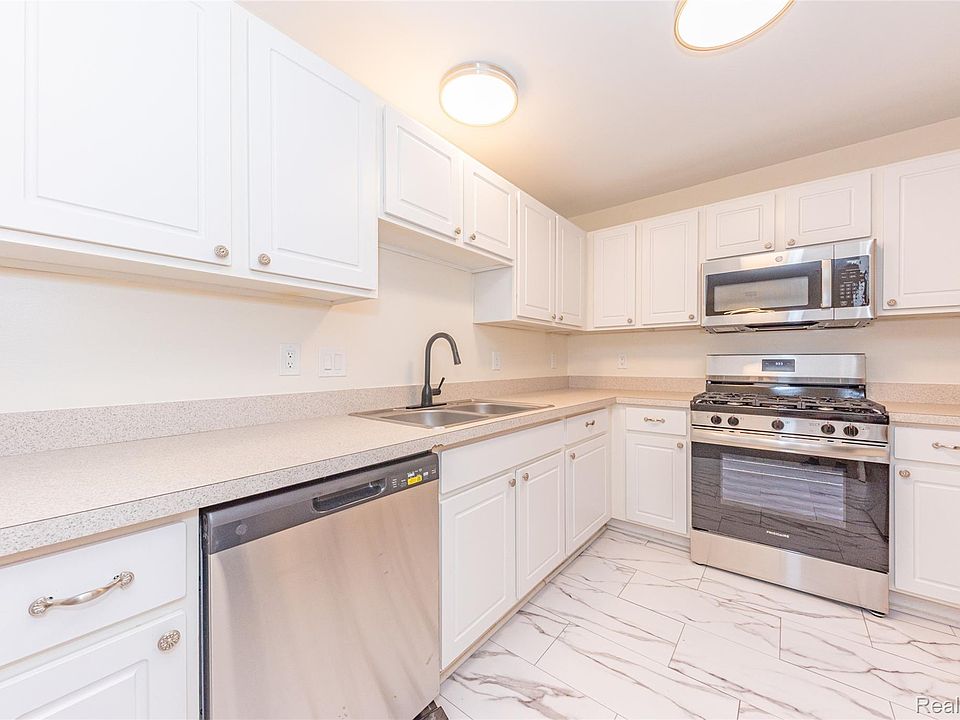 16942 Farmington Rd #24, photo 5