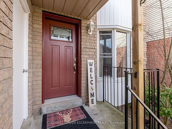 4th image of 222 Churchill Rd N