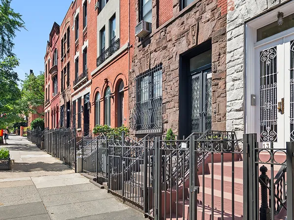 133 Manhattan Avenue image 2 of 20