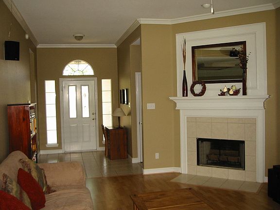 4th image of 3814 Julia Ln