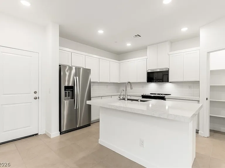 200 Wewatta Ave — Photo 1