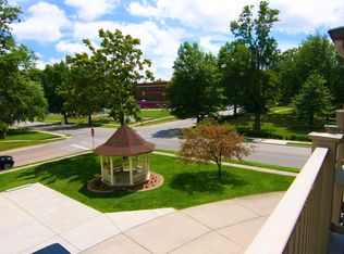 1203 W Washington St APT A4, Springfield, IL 62702