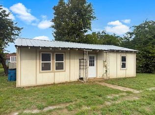 210 Carrie Mabrie St, Trenton, TX 75490