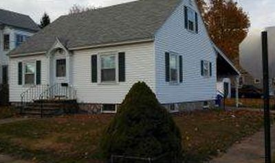 1076 Hayward St, Manchester, NH, 03103
