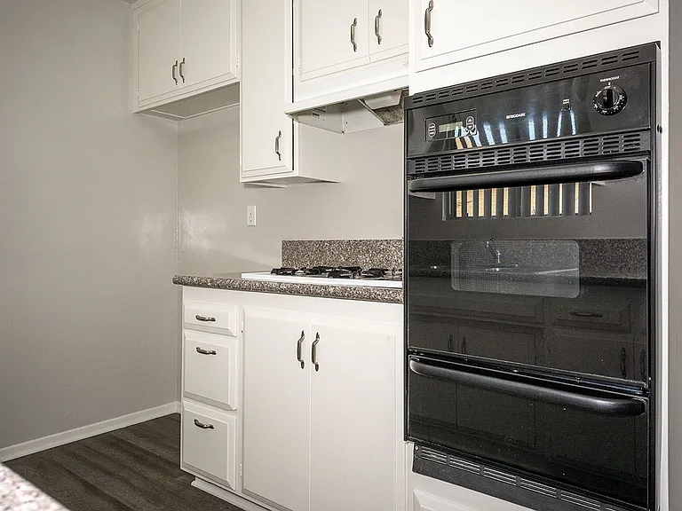 631 E Verdugo Ave — Photo 13