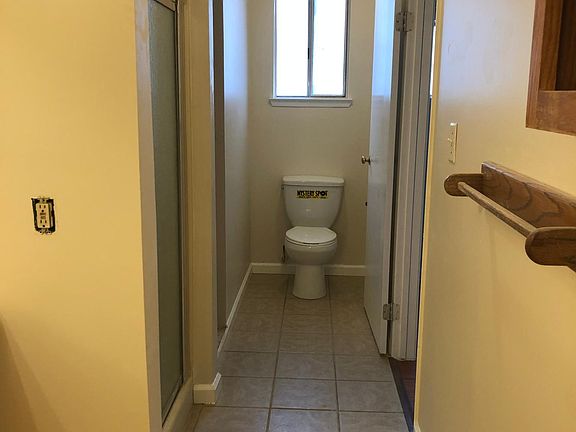 5th image of 395 E Saint John St