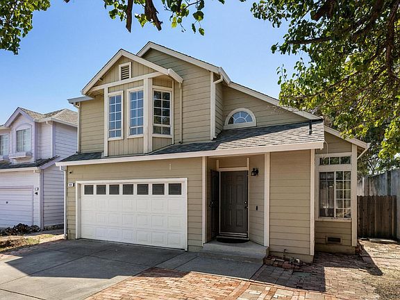 3rd image of 404 Mellowood Court