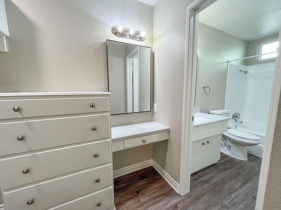 5th image of 1215 Hornblend St