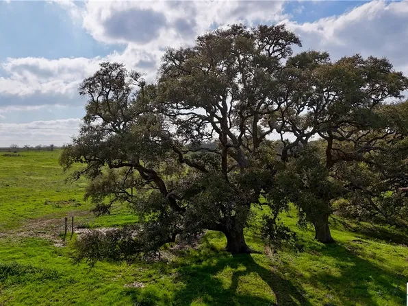 494 County Road 217c, Schulenburg, TX 78956