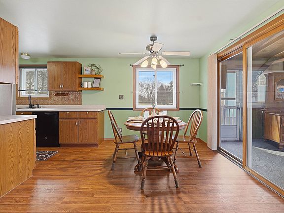 5th image of 711 Castello St