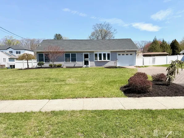 12 Stockton Rd, Kendall Park, NJ 08824