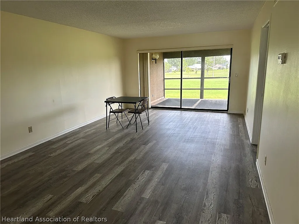 2 bed, 2.0 bath, 952 sqft, $1,300 — Photo 4