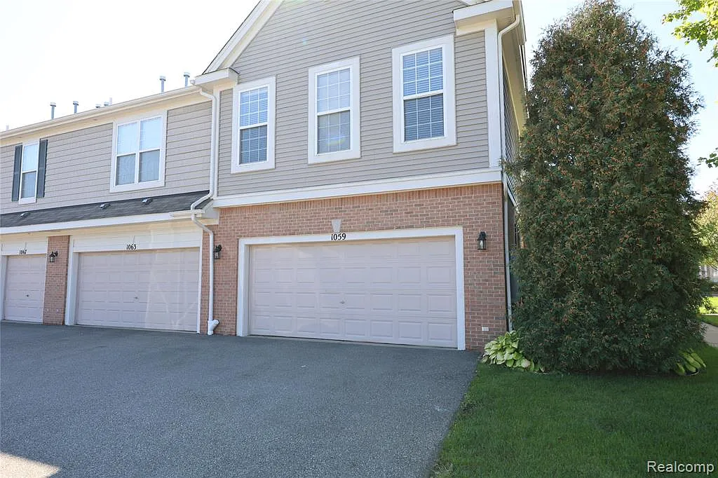 3 bed, 2.0 bath, 1711 sqft, $2,500 — Photo 3