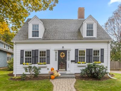 608 Main St, Medfield, MA, 02052