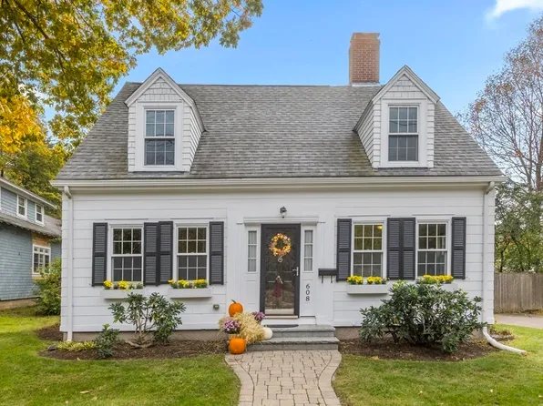 608 Main St, Medfield, MA 02052