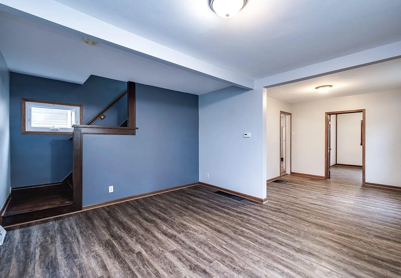 3 bed, 1.5 bath, 1098 sqft, $1,300 — Photo 2