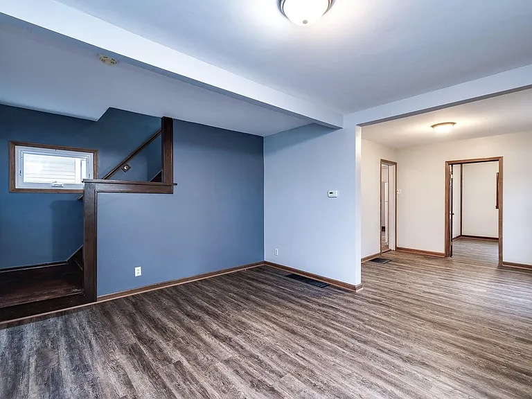 1343 Epworth Ave — Photo 2