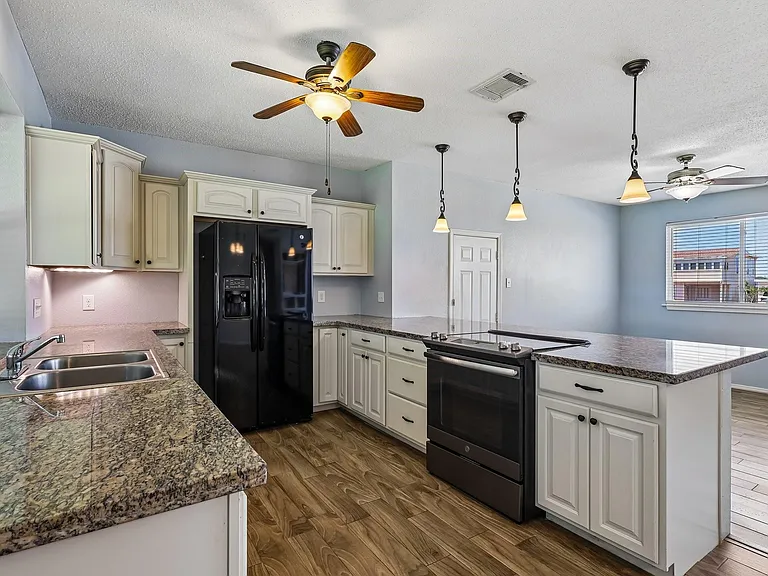 5709 Maco St — Photo 12