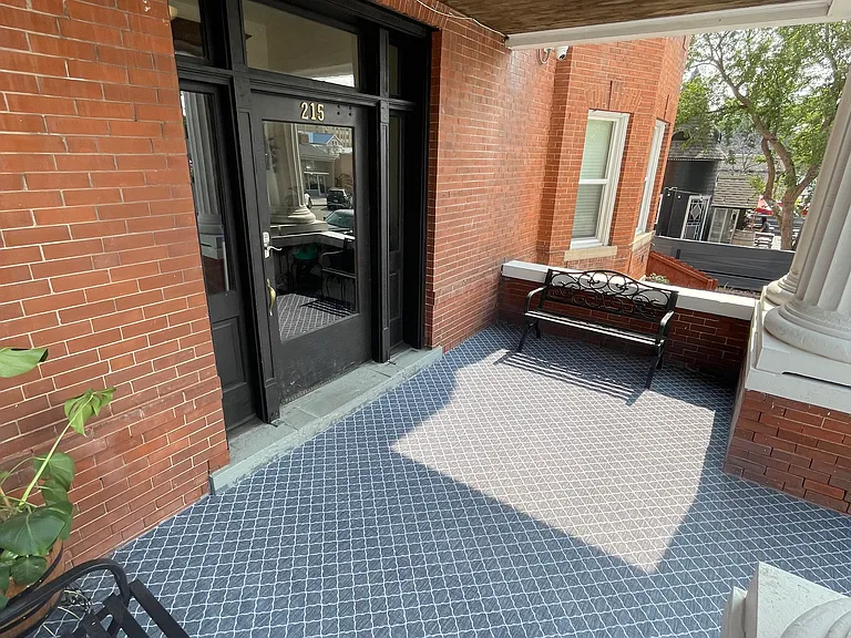 215 E 18th St #4 — Photo 2