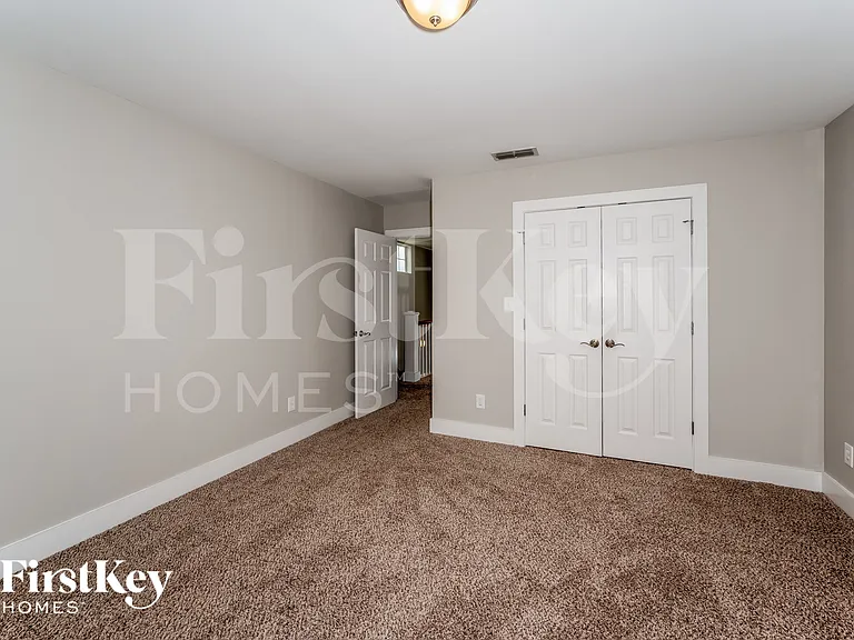 4598 Clubview Dr — Photo 12