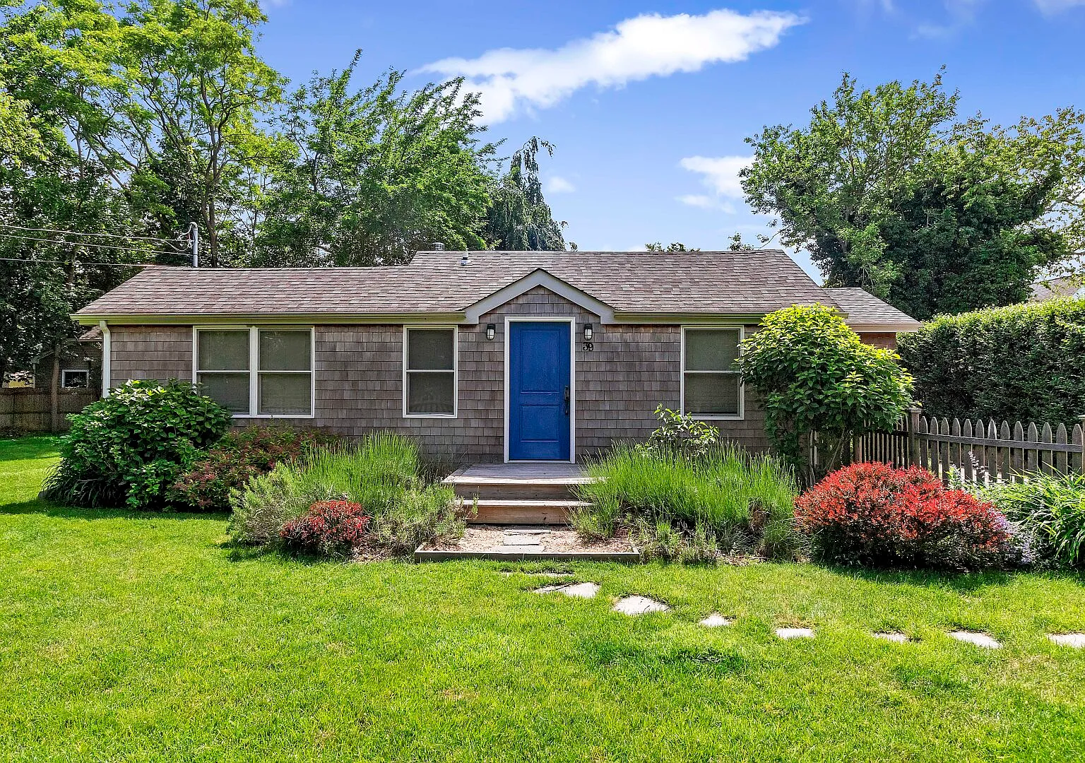 Newly-Renovated Southampton Cottage — Photo 1