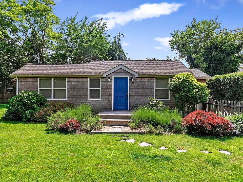 39 Peconic Ave