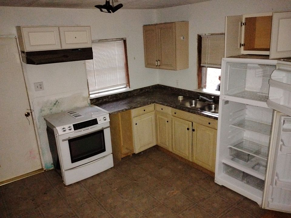 1st image of 30 Thornwood Dr