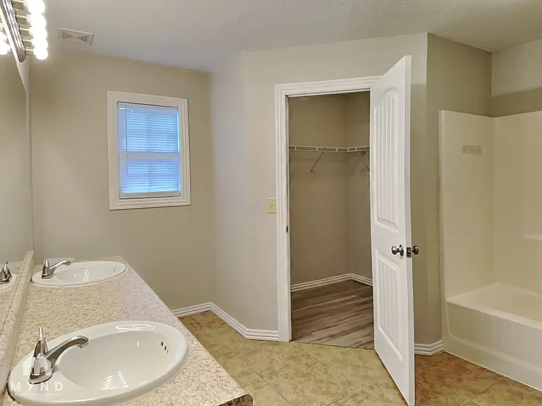 111 N Peach Brk — Photo 12