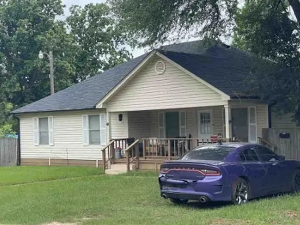1011 Flanagan Dr, Longview, TX 75602