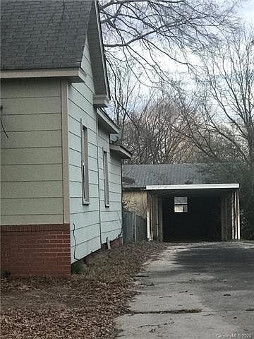 2nd image of 208 Chestnut St