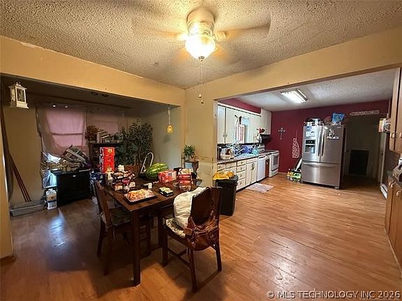 4th image of 504 2nd St