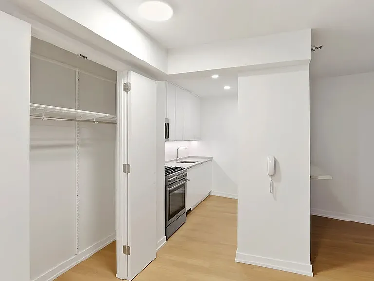 75 W End Ave #S7J — Photo 6